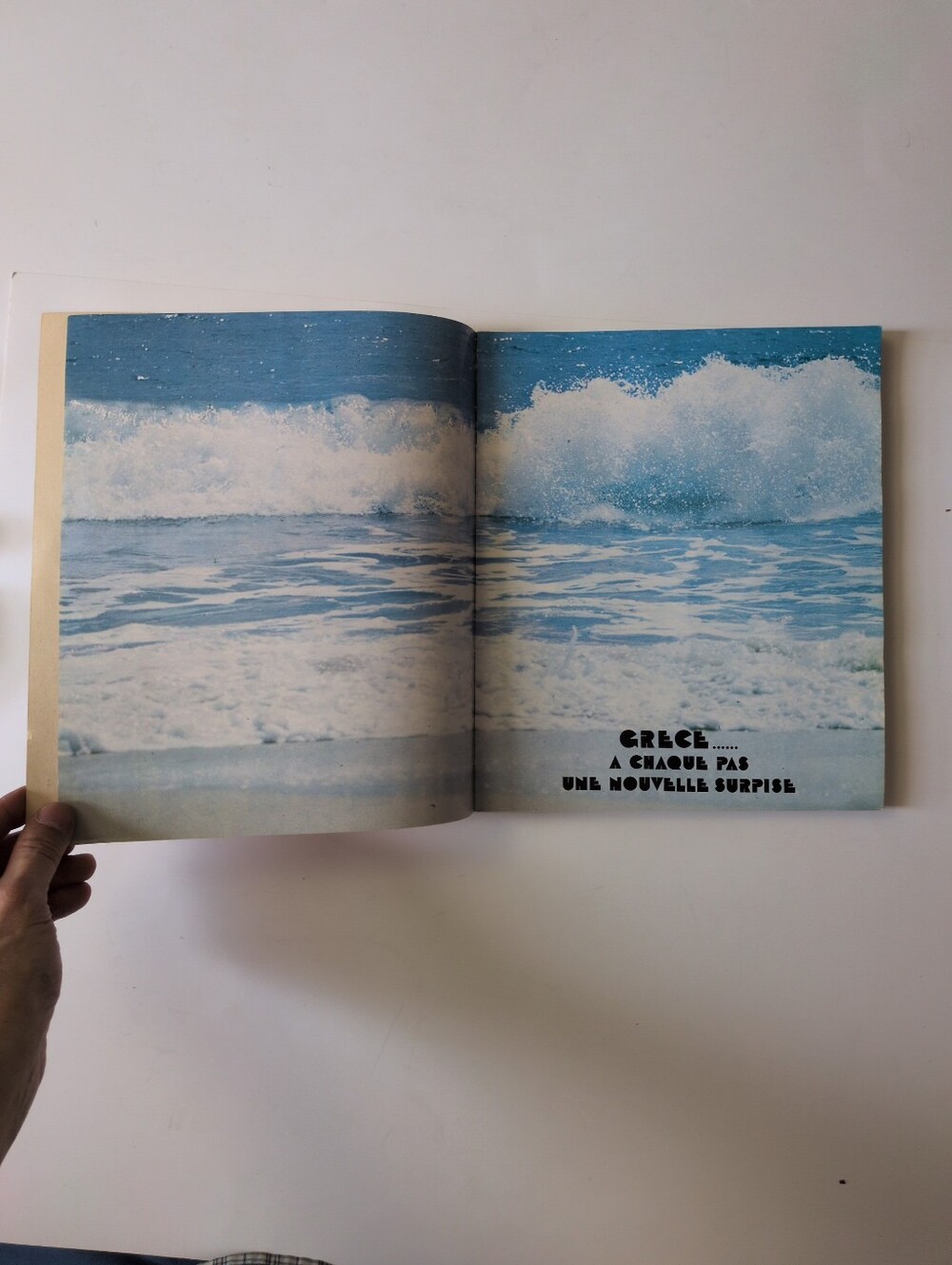 "Grece" - 1977 Greek Tourism Book (French language) - Picture 12 of 16